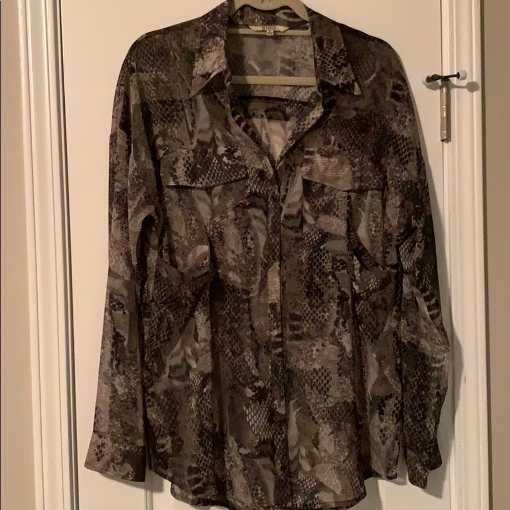 💛3/$30 BB Dakota Size Small Blouse